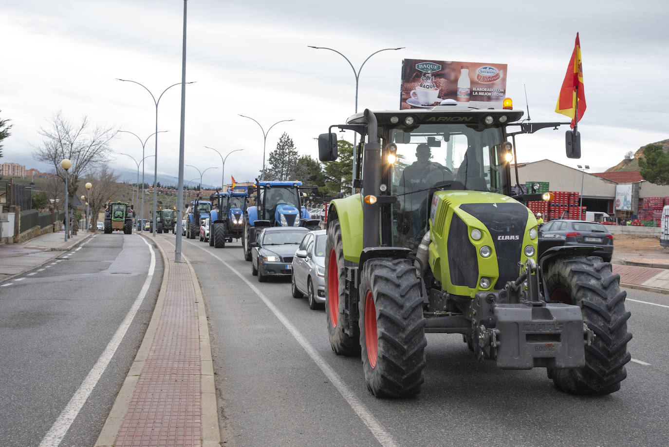 La tractorada del viernes por Segovia, en imágenes