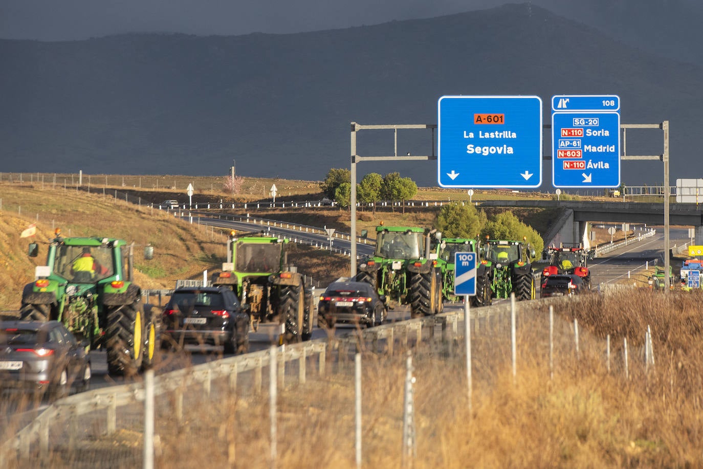 La tractorada del viernes por Segovia, en imágenes