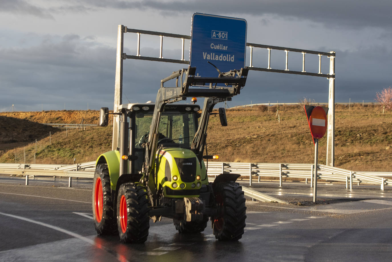 La tractorada del viernes por Segovia, en imágenes