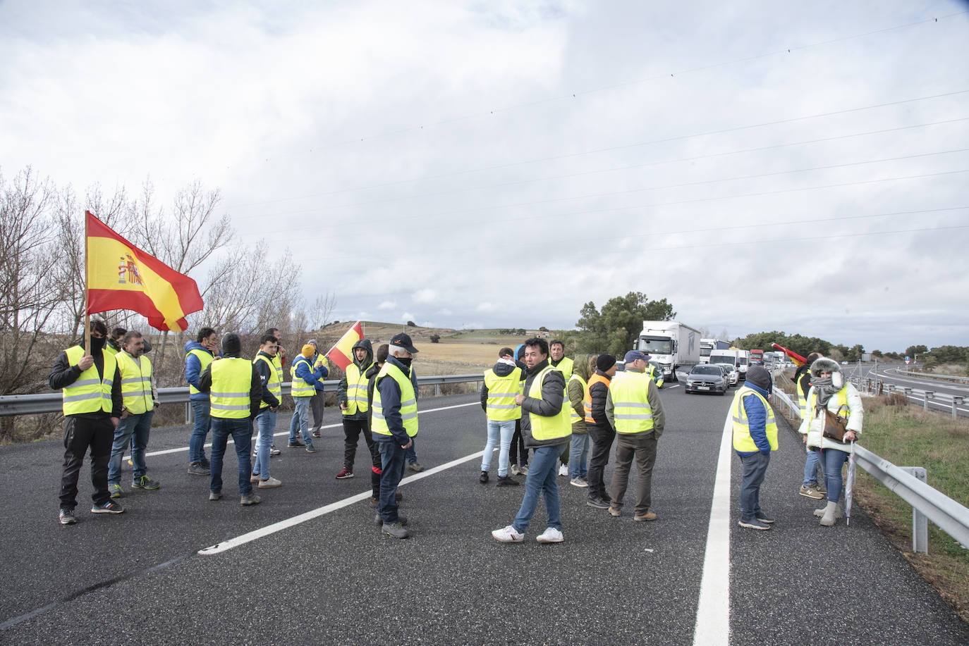 El corte de la AP-6 en Villacastín, en imágenes