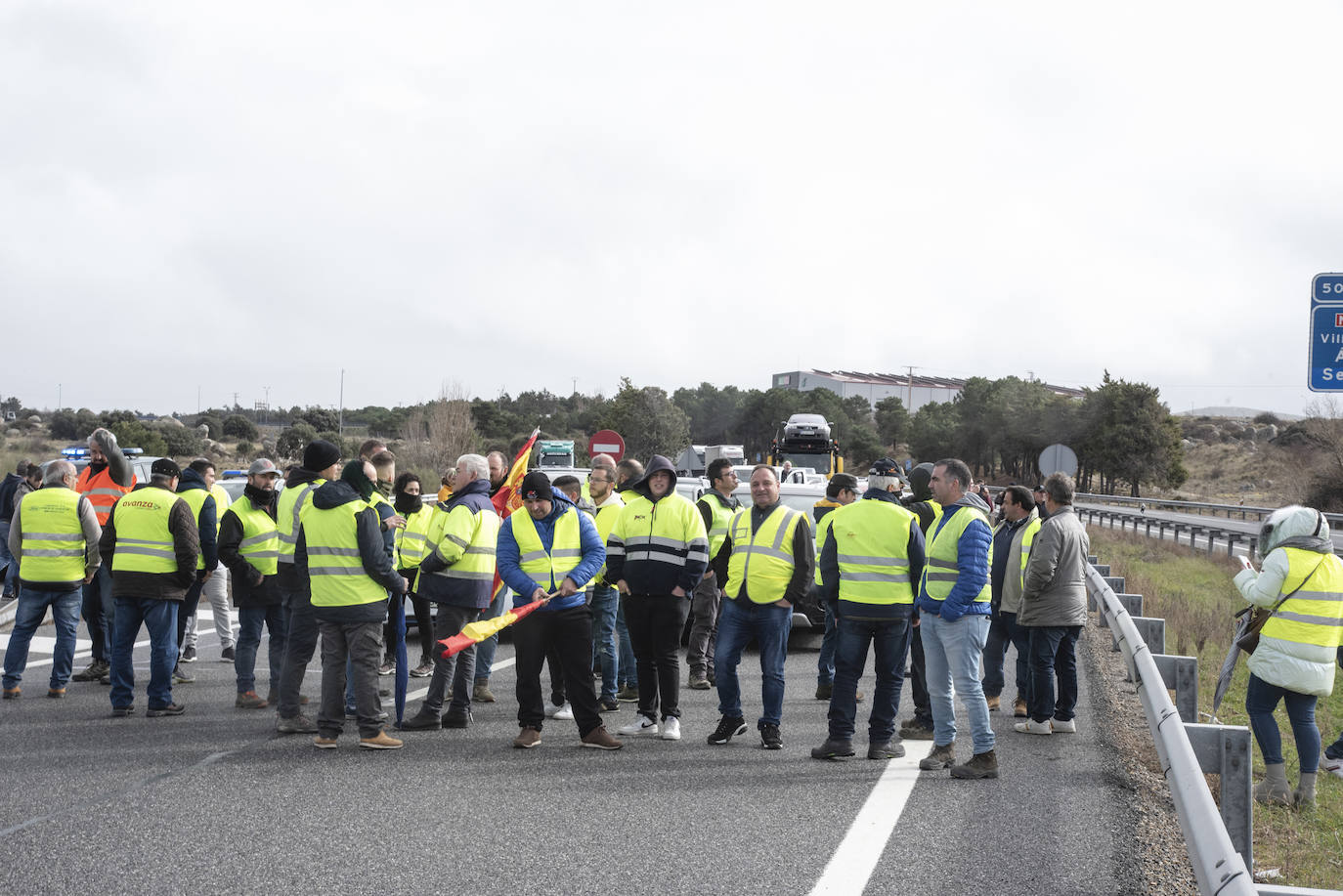 El corte de la AP-6 en Villacastín, en imágenes