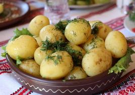 Cómo cocer patatas en el microondas en apenas cinco minutos