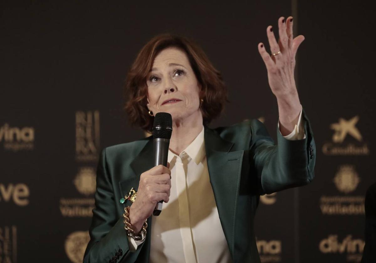 Sigourney Weaver, durante la rueda de prensa en el salón de recepciones del Ayuntamiento de Valladolid.