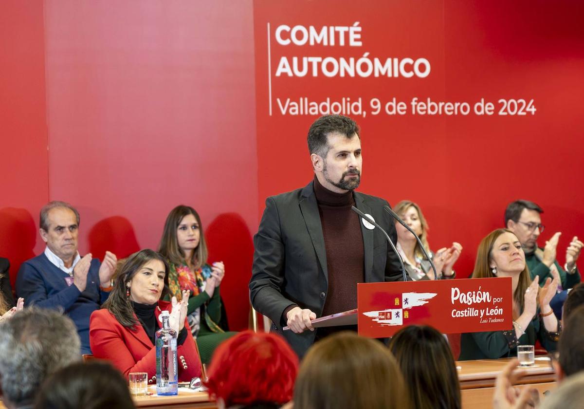 Luis Tudanca, aplaudido durante su discurso en el Comité Autonómico.