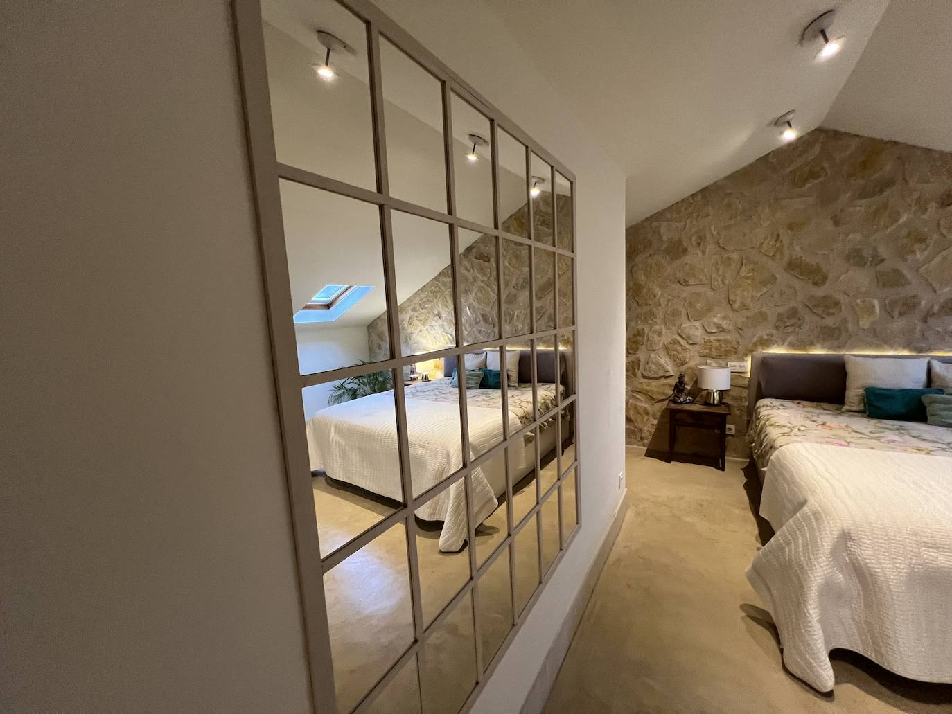 Las imágenes de una casa de pueblo rehabilitada con criterios sostenibles