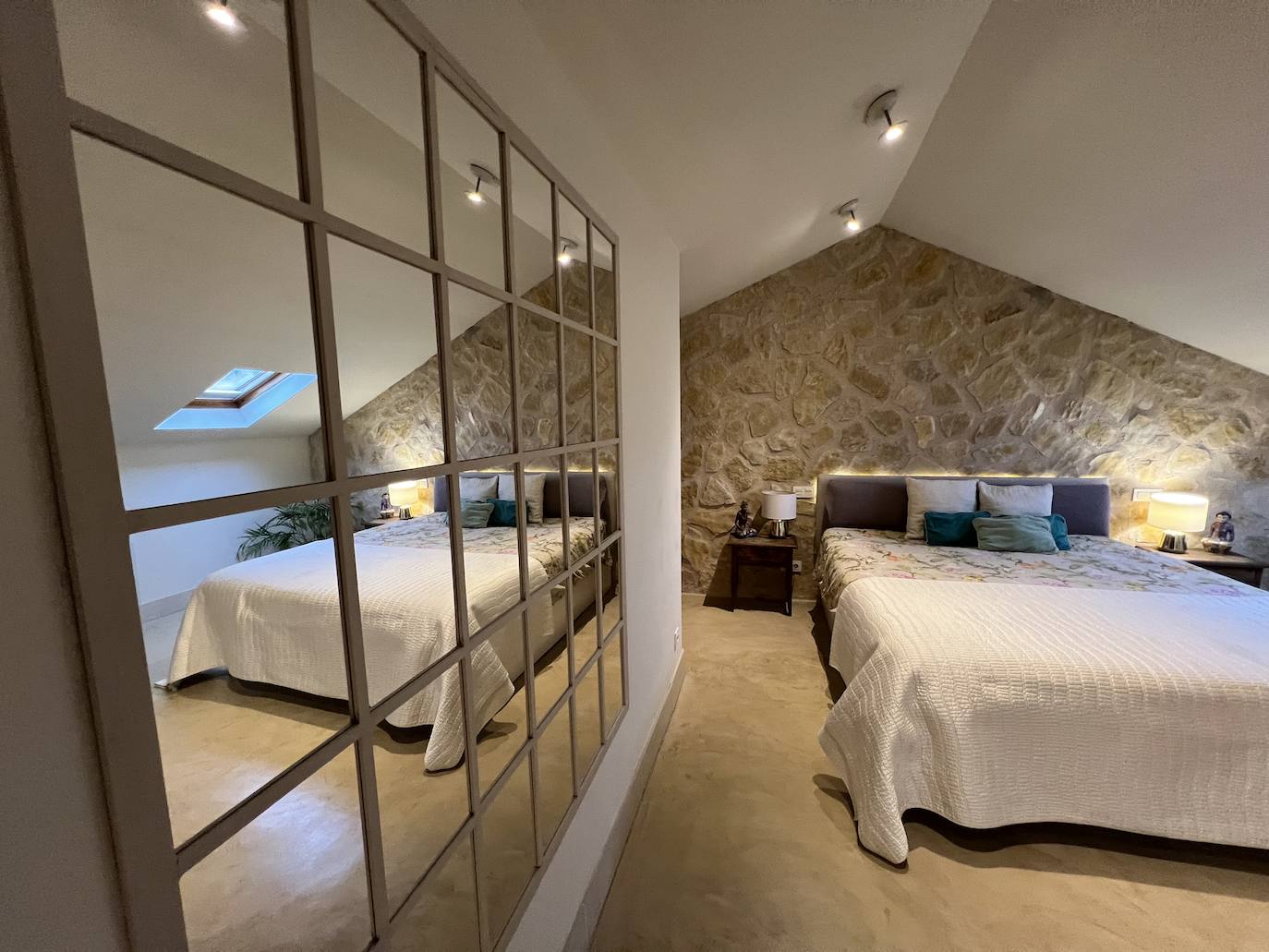Las imágenes de una casa de pueblo rehabilitada con criterios sostenibles