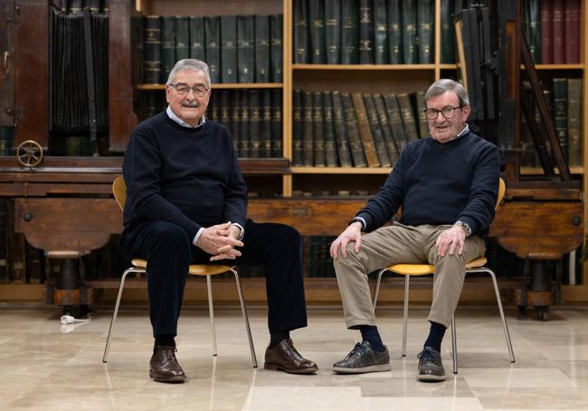 Santiago Llorente, junto a Javier Yepes en la hemeroteca de El Norte de Castilla.