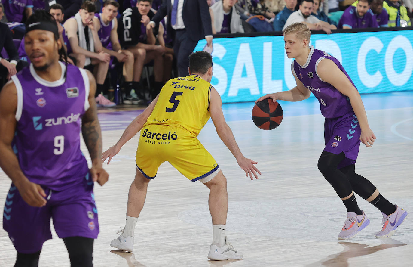 Palencia festeja el cuarto triunfo del Zunder