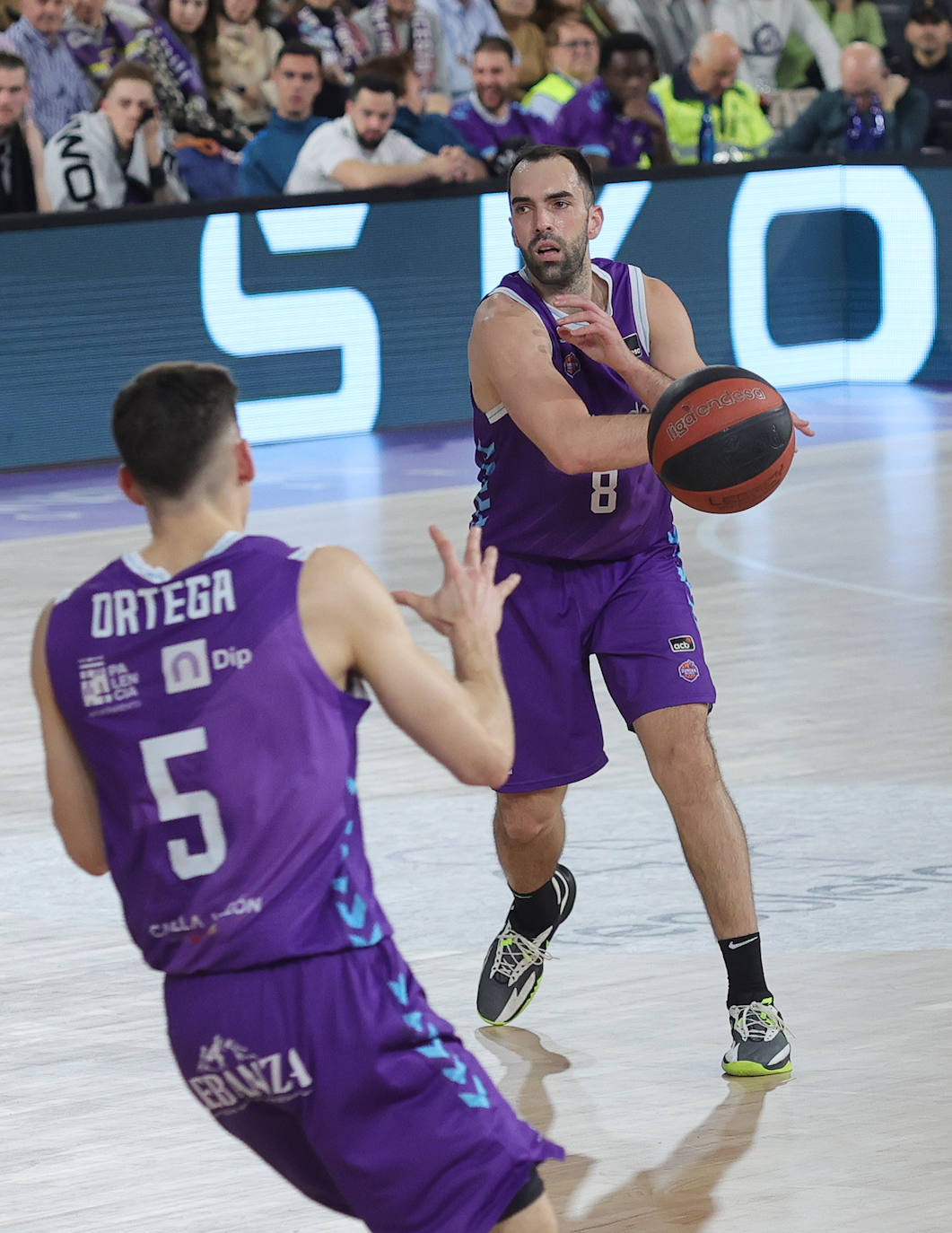 Palencia festeja el cuarto triunfo del Zunder