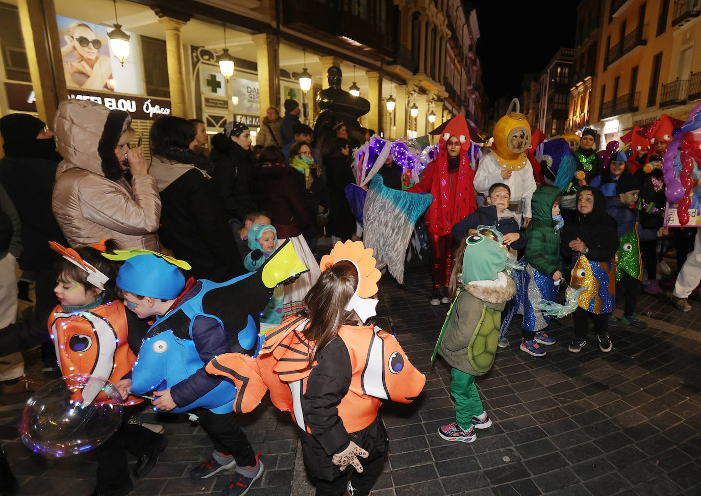 Palencia vive un ingenioso y multitudinario Carnaval