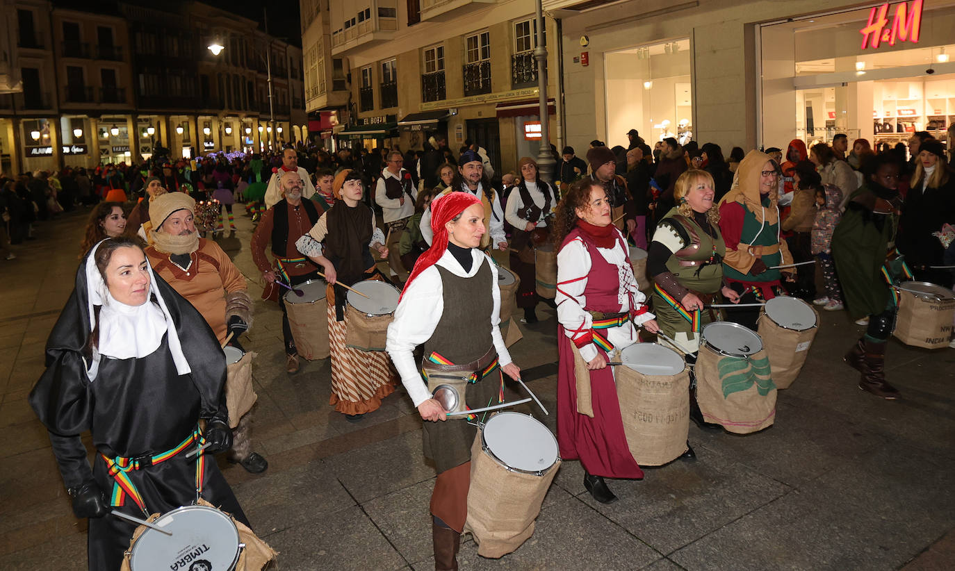 Palencia vive un ingenioso y multitudinario Carnaval