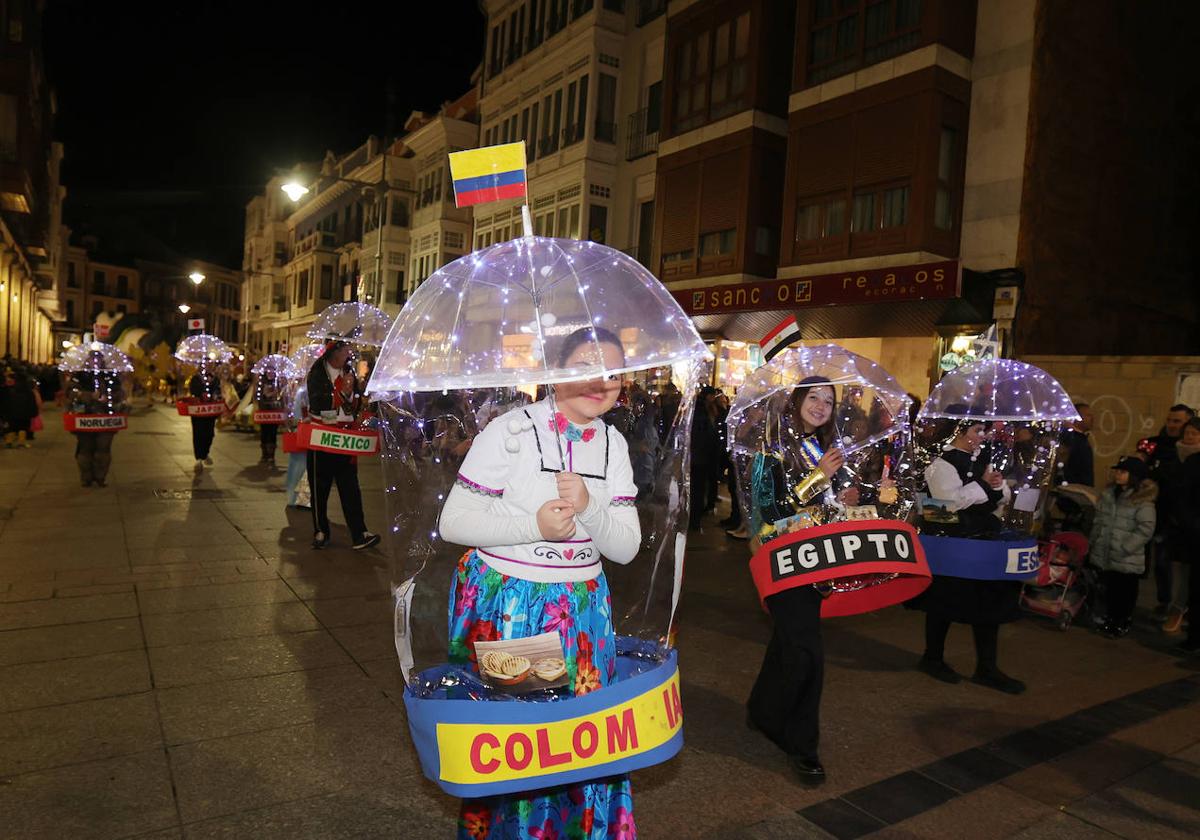 Palencia vive un ingenioso y multitudinario Carnaval
