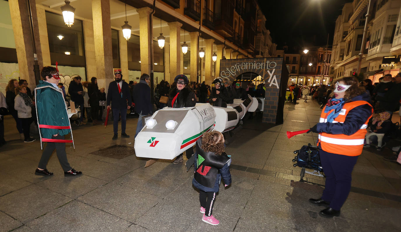 Palencia vive un ingenioso y multitudinario Carnaval