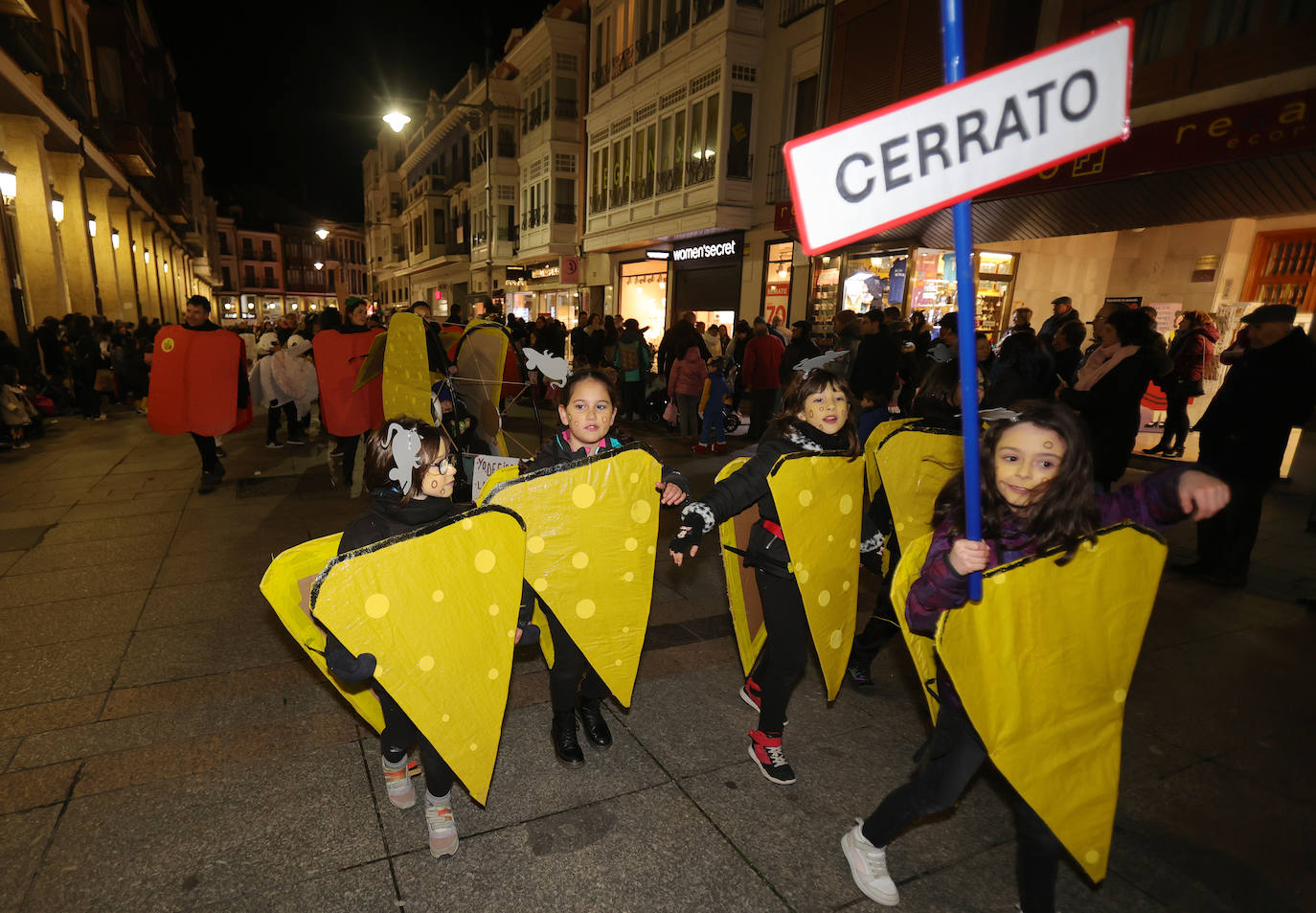 Palencia vive un ingenioso y multitudinario Carnaval