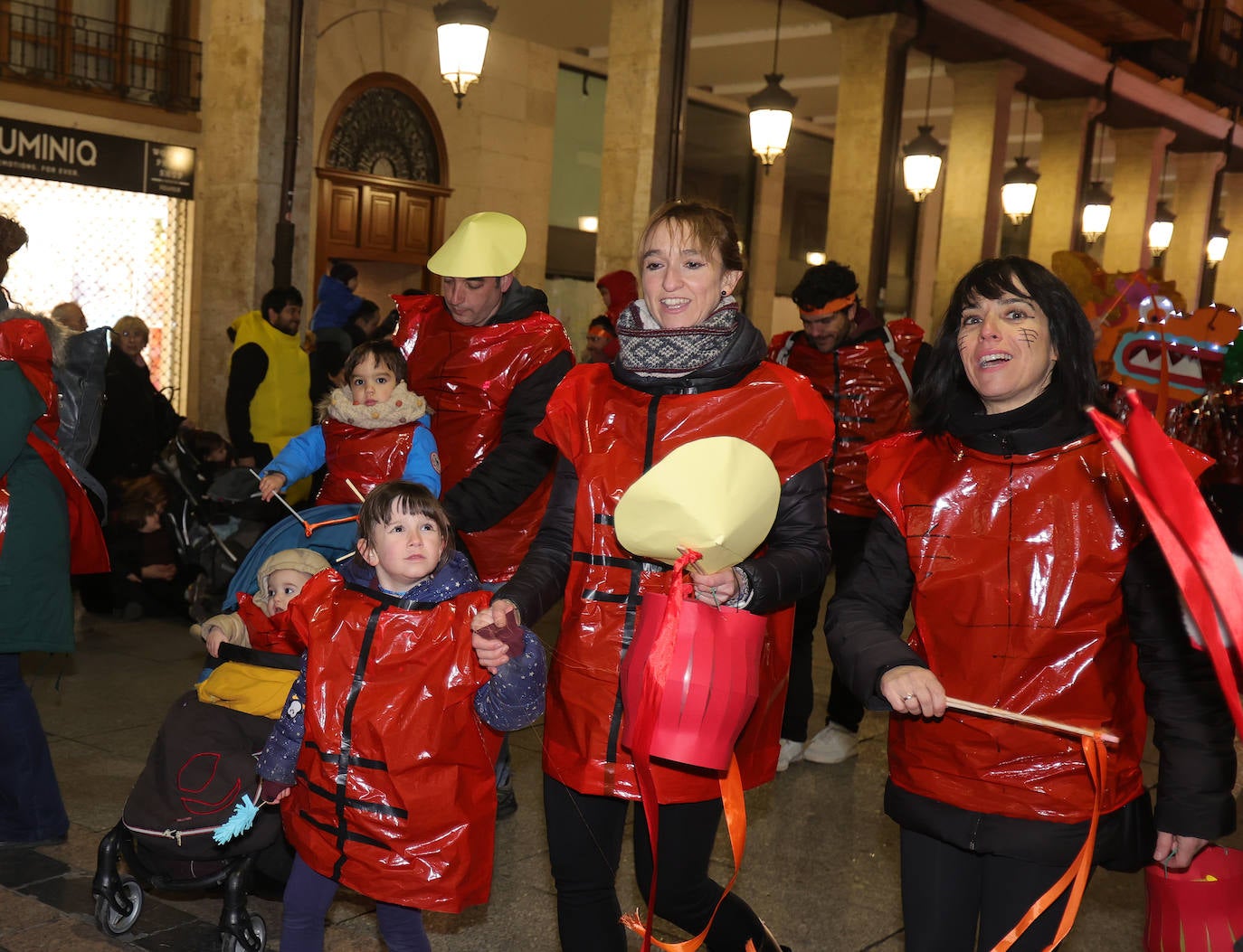 Palencia vive un ingenioso y multitudinario Carnaval