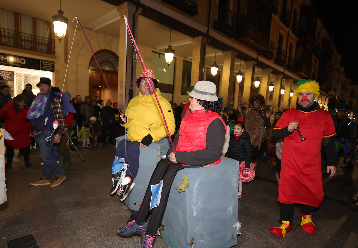 Palencia vive un ingenioso y multitudinario Carnaval