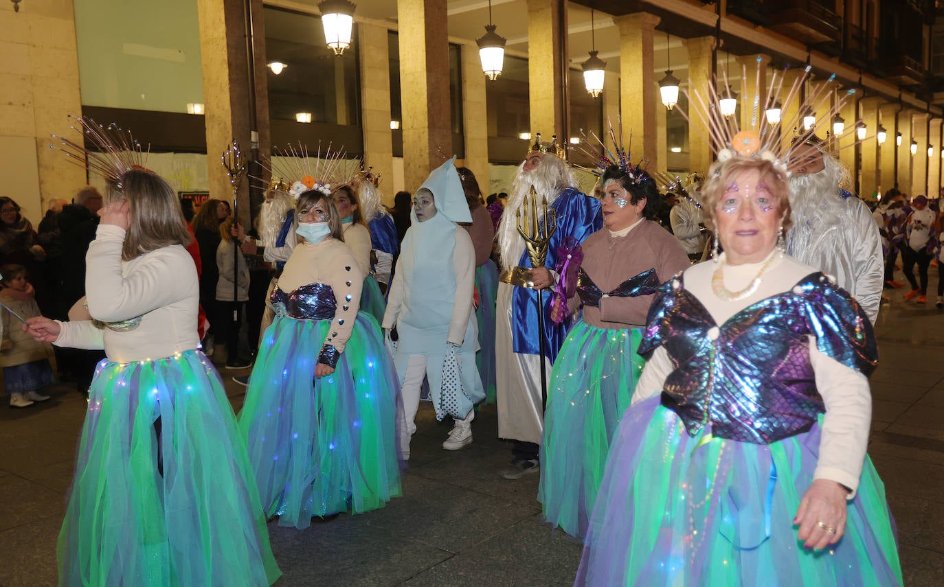 Palencia vive un ingenioso y multitudinario Carnaval
