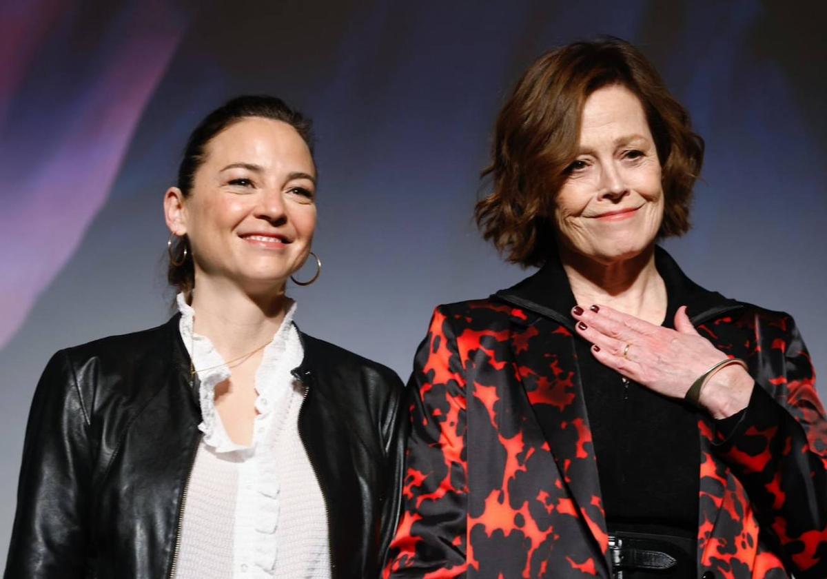 Leonor Watling y Sigourney Weaver, en el Teatro Carrión.