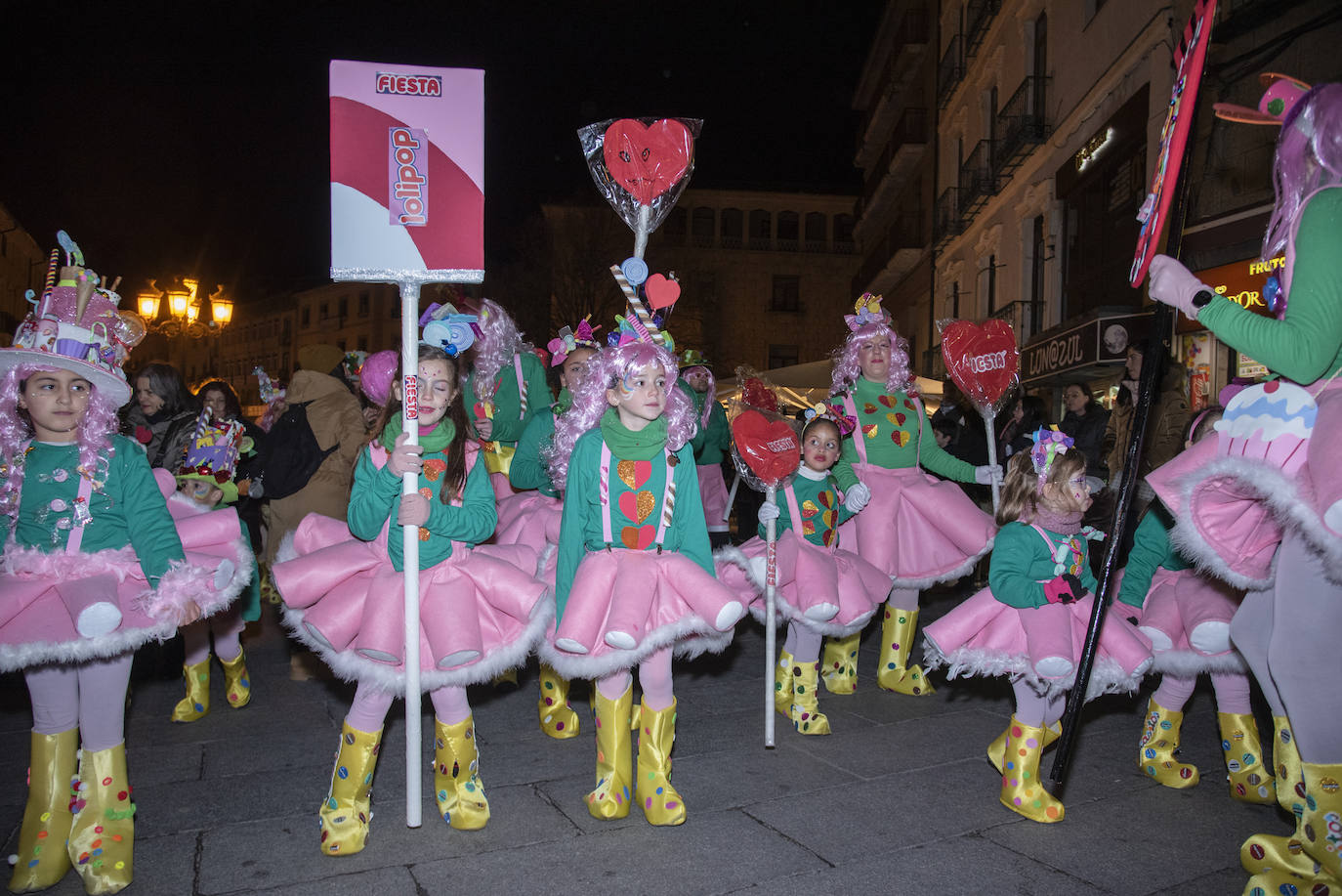 El Carnaval gana al frío segoviano