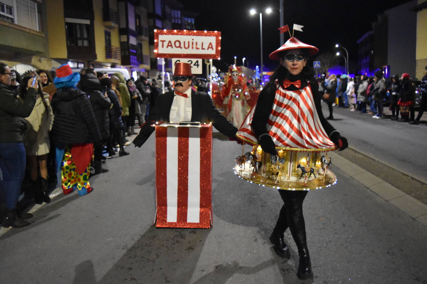 El Carnaval de la Galleta luce en el gran desfile