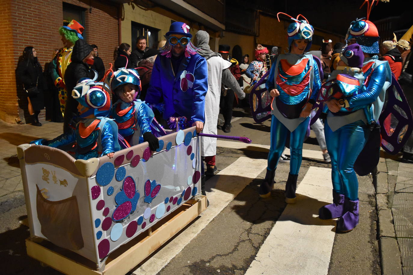 El Carnaval de la Galleta luce en el gran desfile