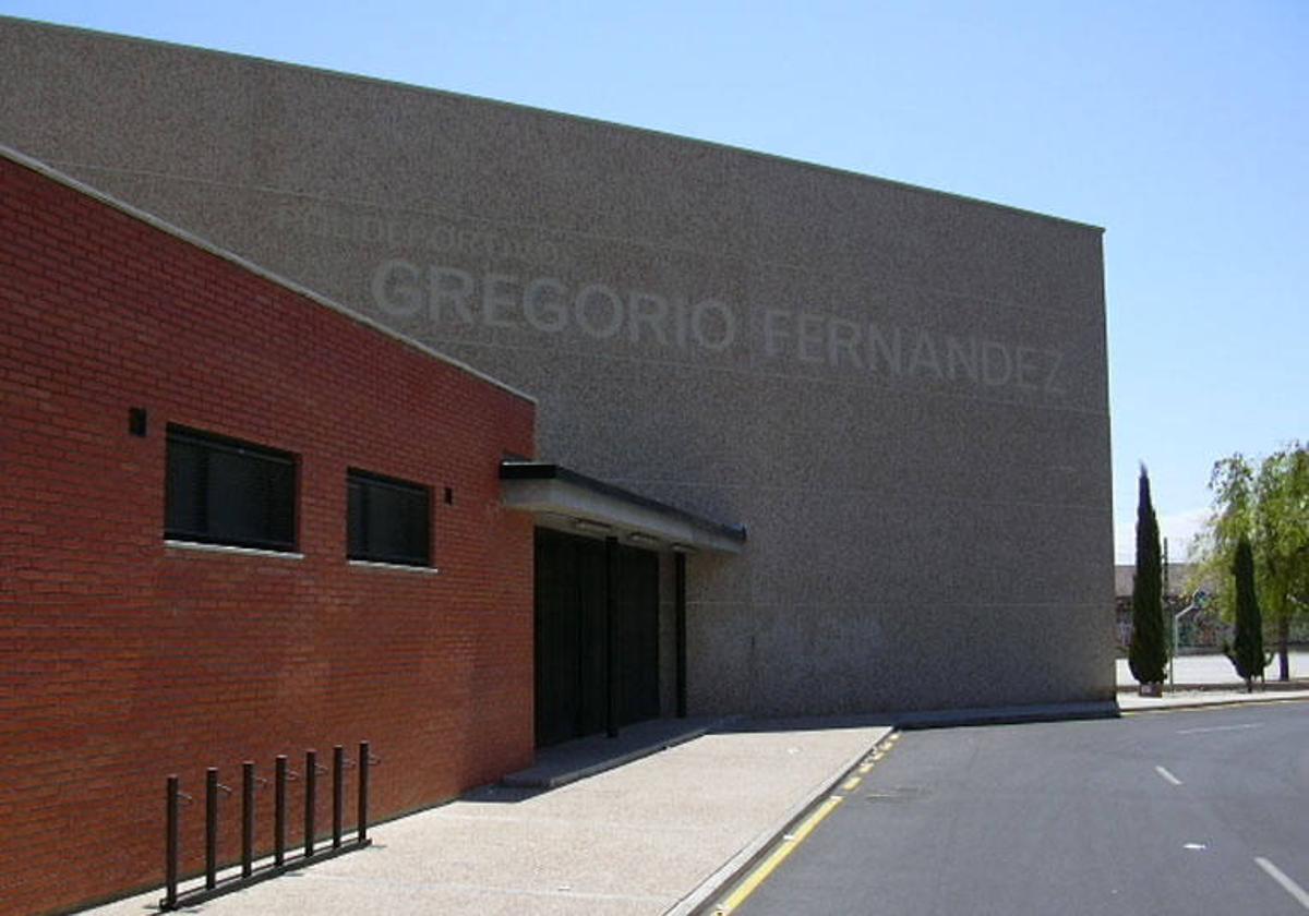 Edificio del polideportivo Gregorio Fernández, situado junto a la Casa de la India, en la zona de Puente Colgante.