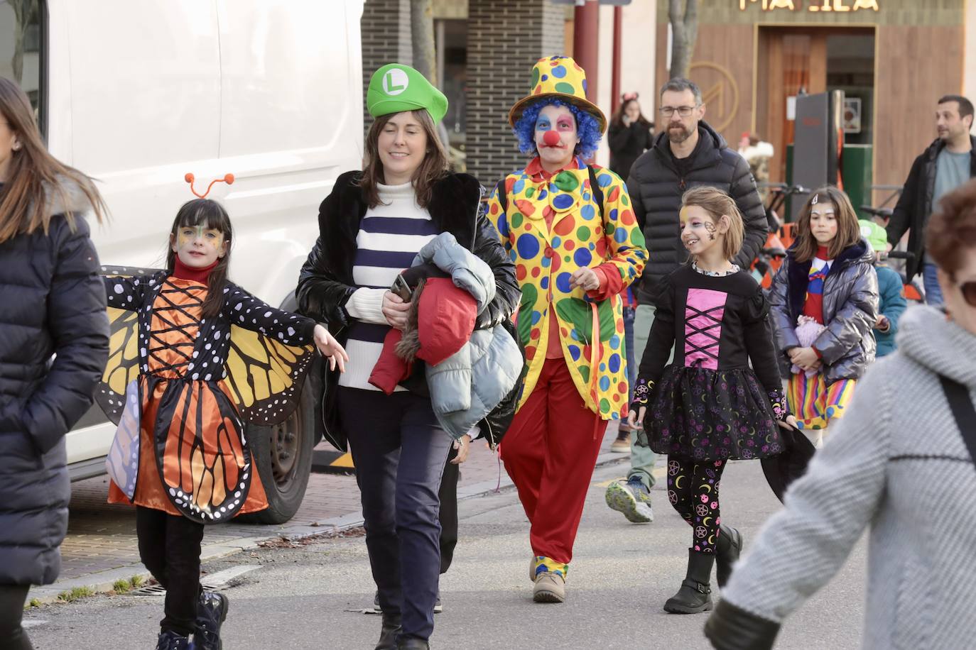 El carnaval toma Villa del Prado con un desfile de disfraces