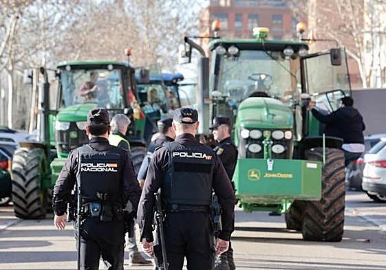 Cortes en las calles de Valladolid por las tractoradas.