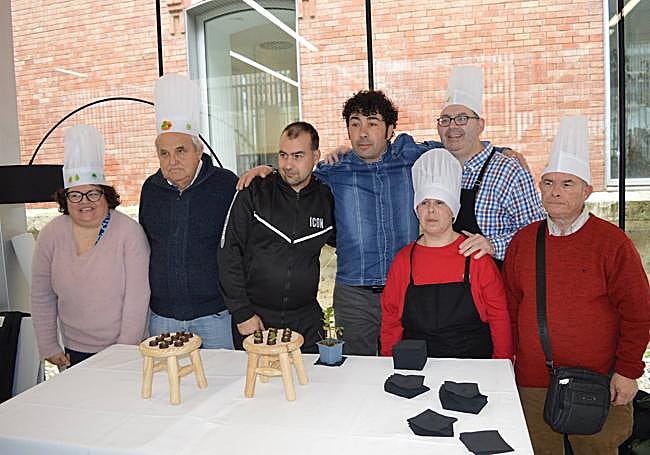 Roberto Espeso, del Gallery, con algunos participantes.