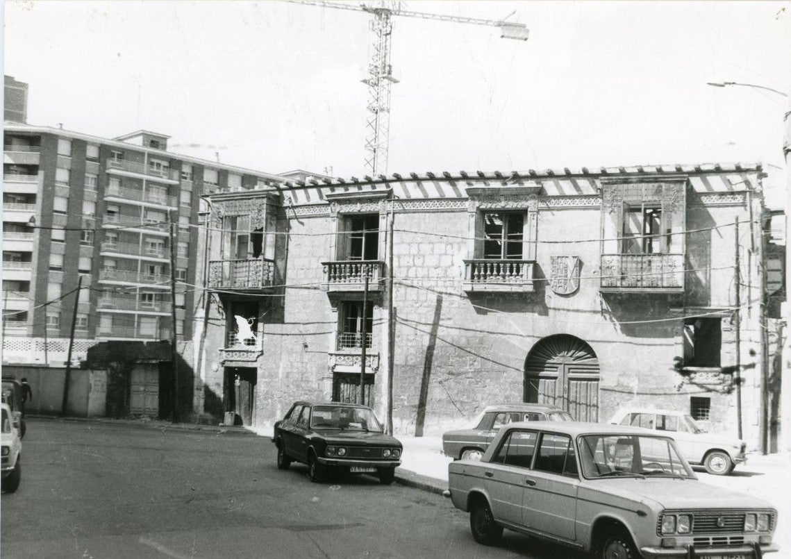 Casa de Menchaca antes de ser derribaba.