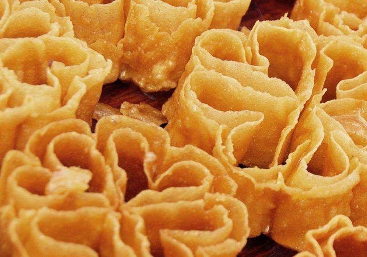 Flores fritas de Carnaval listas para degustar.