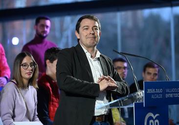 Mañueco se queja por carta ante Sánchez de lo que califica como «insultos» de Puente