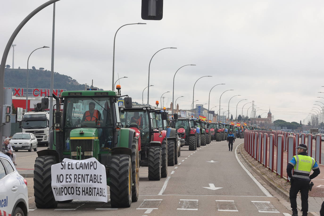 Los tractores parten hacia el centro de la capital palentina