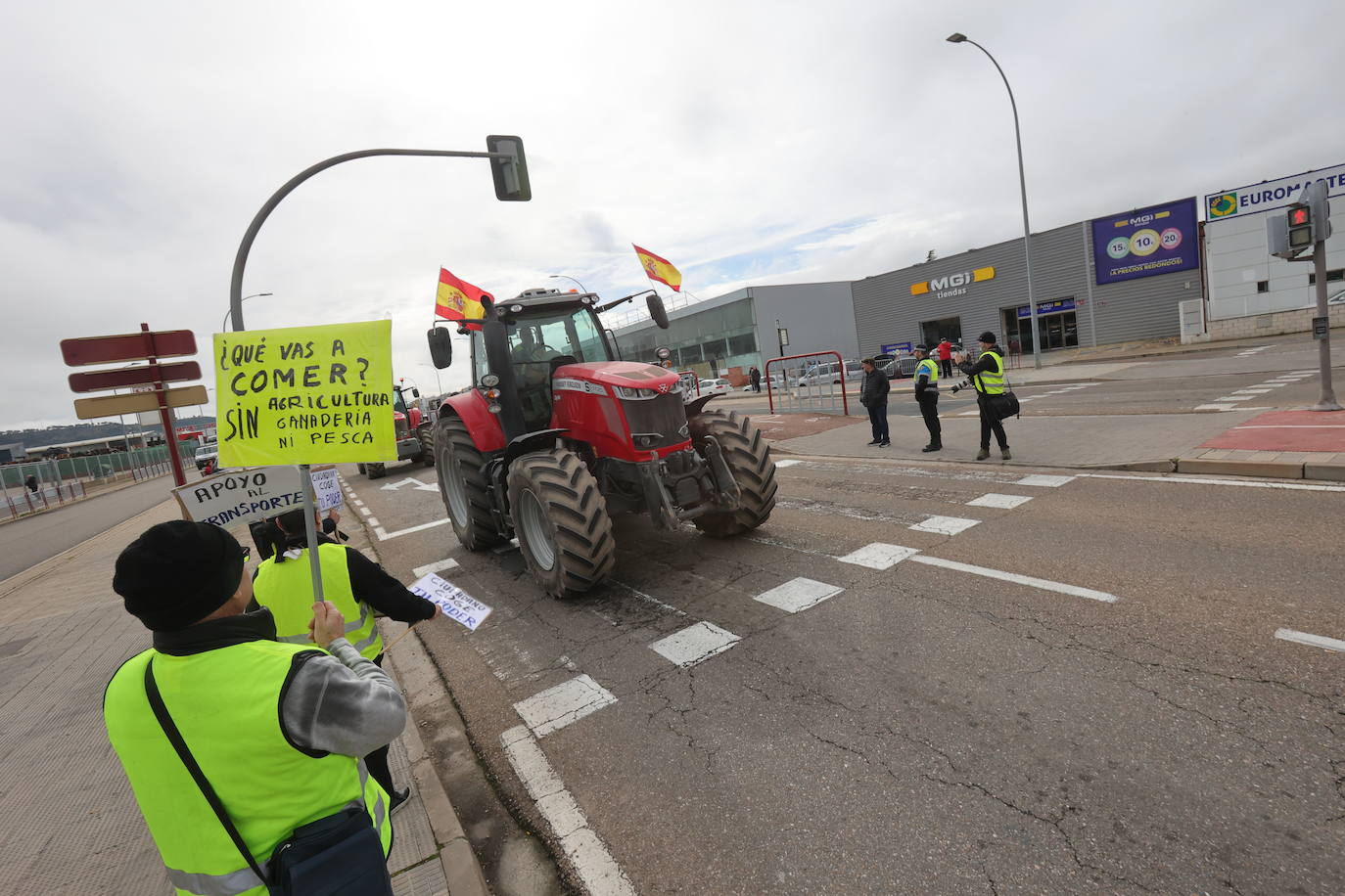 Los tractores parten hacia el centro de la capital palentina