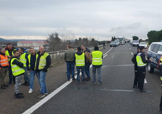 Corte en la autovía en Maga.