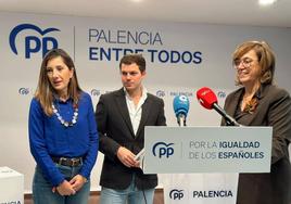 Los concejales del PP Raquel Martín, Víctor Torres y Ángeles Armisén.