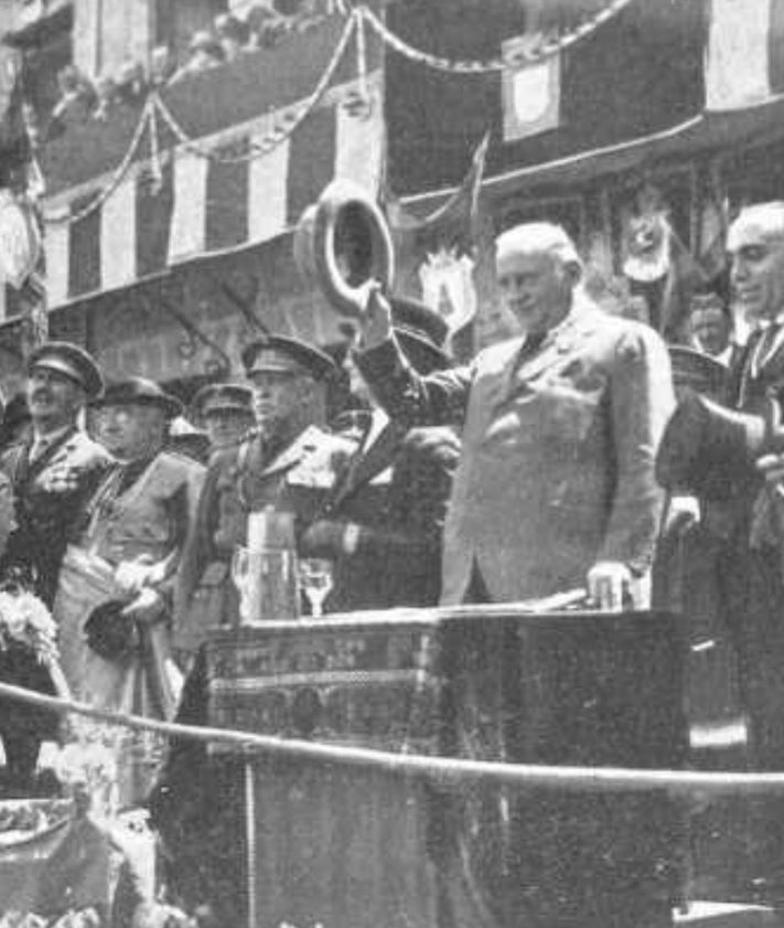 Imagen secundaria 2 - Arriba, militantes de la UP vallisoletana celebrando el quinto aniversario de la Dictadura en Madrid. Abajo, salón del Cine Hispania, y Primo de Rivera saludando a la UP de Medina del Campo.