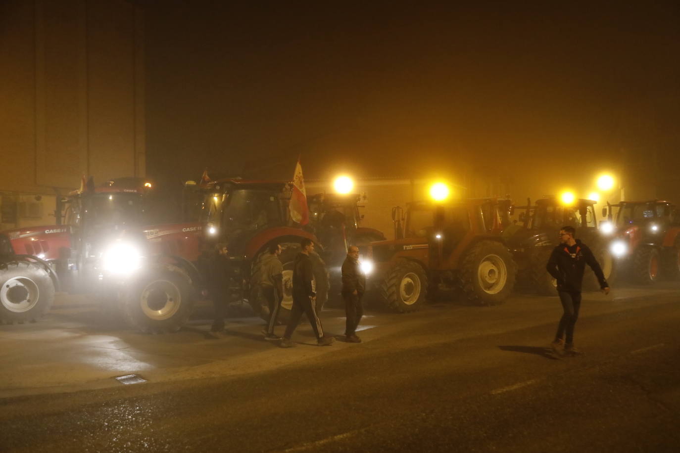 El recorrido de los tractores desde Peñafiel hasta Valladolid