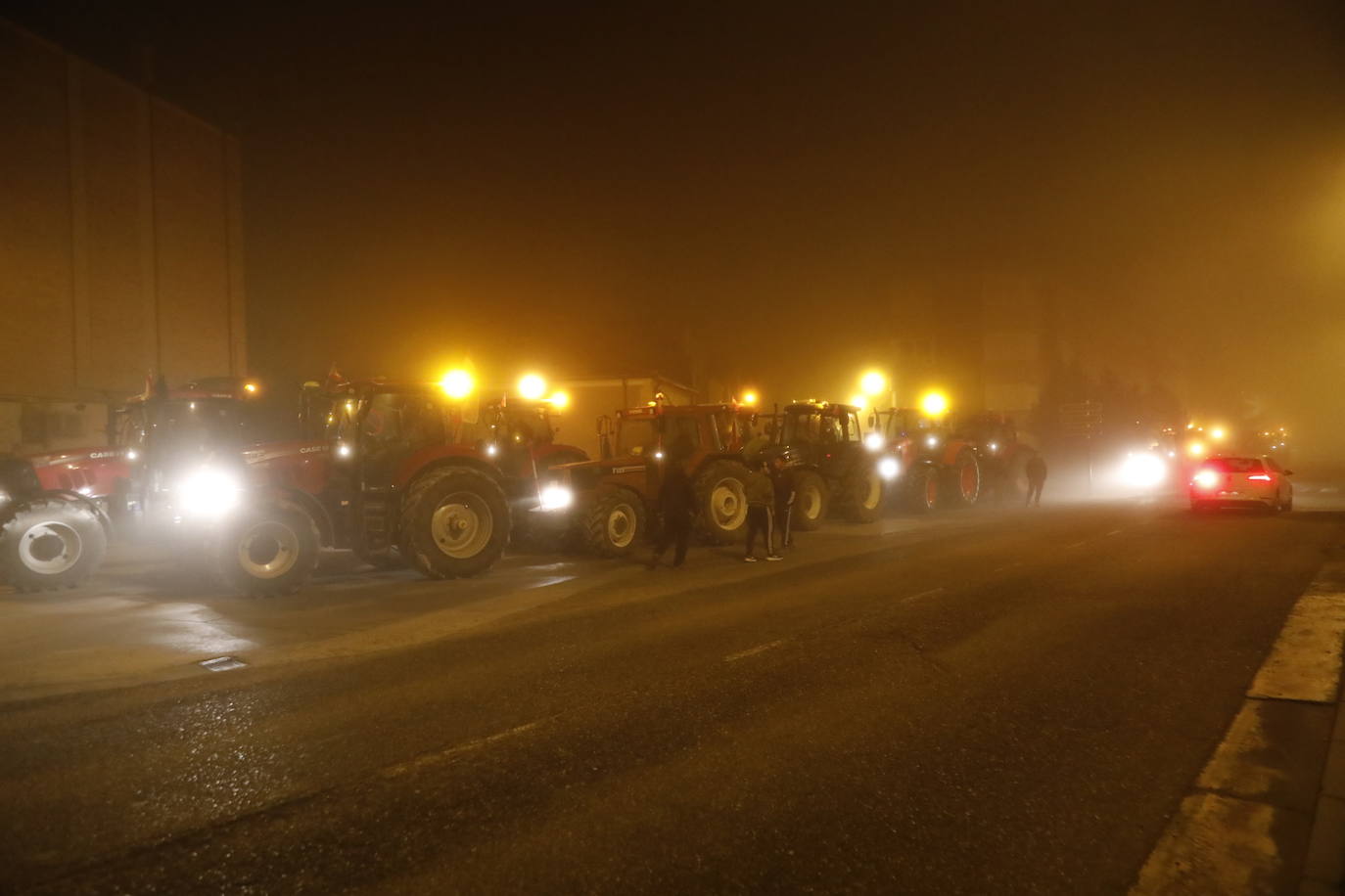 El recorrido de los tractores desde Peñafiel hasta Valladolid