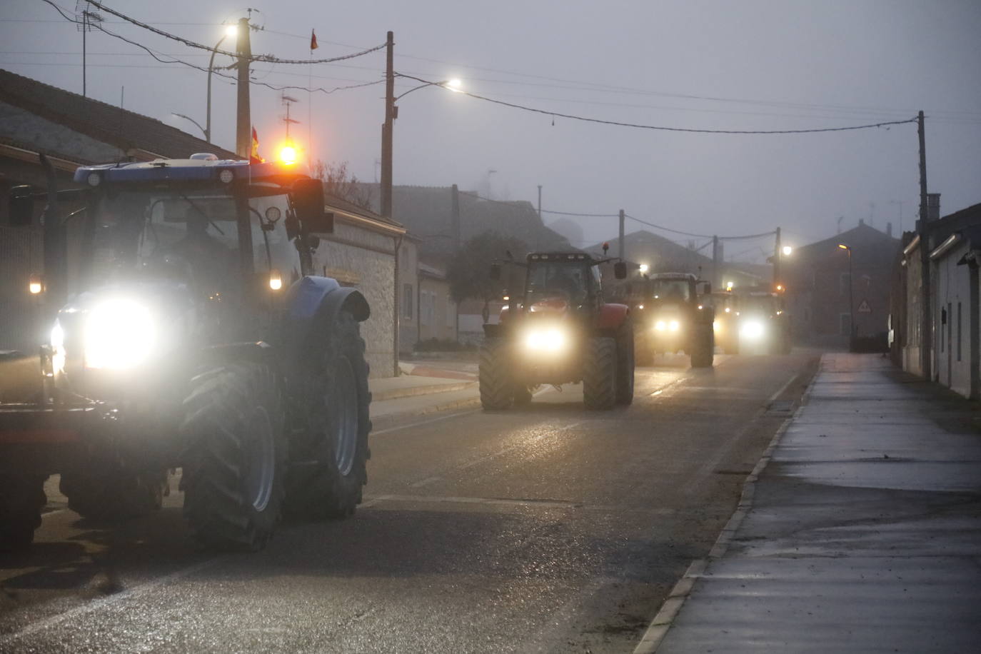El recorrido de los tractores desde Peñafiel hasta Valladolid