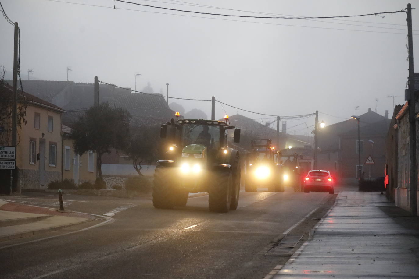 El recorrido de los tractores desde Peñafiel hasta Valladolid