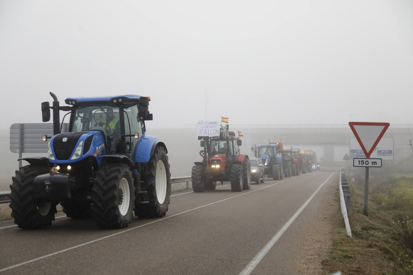 El recorrido de los tractores desde Peñafiel hasta Valladolid
