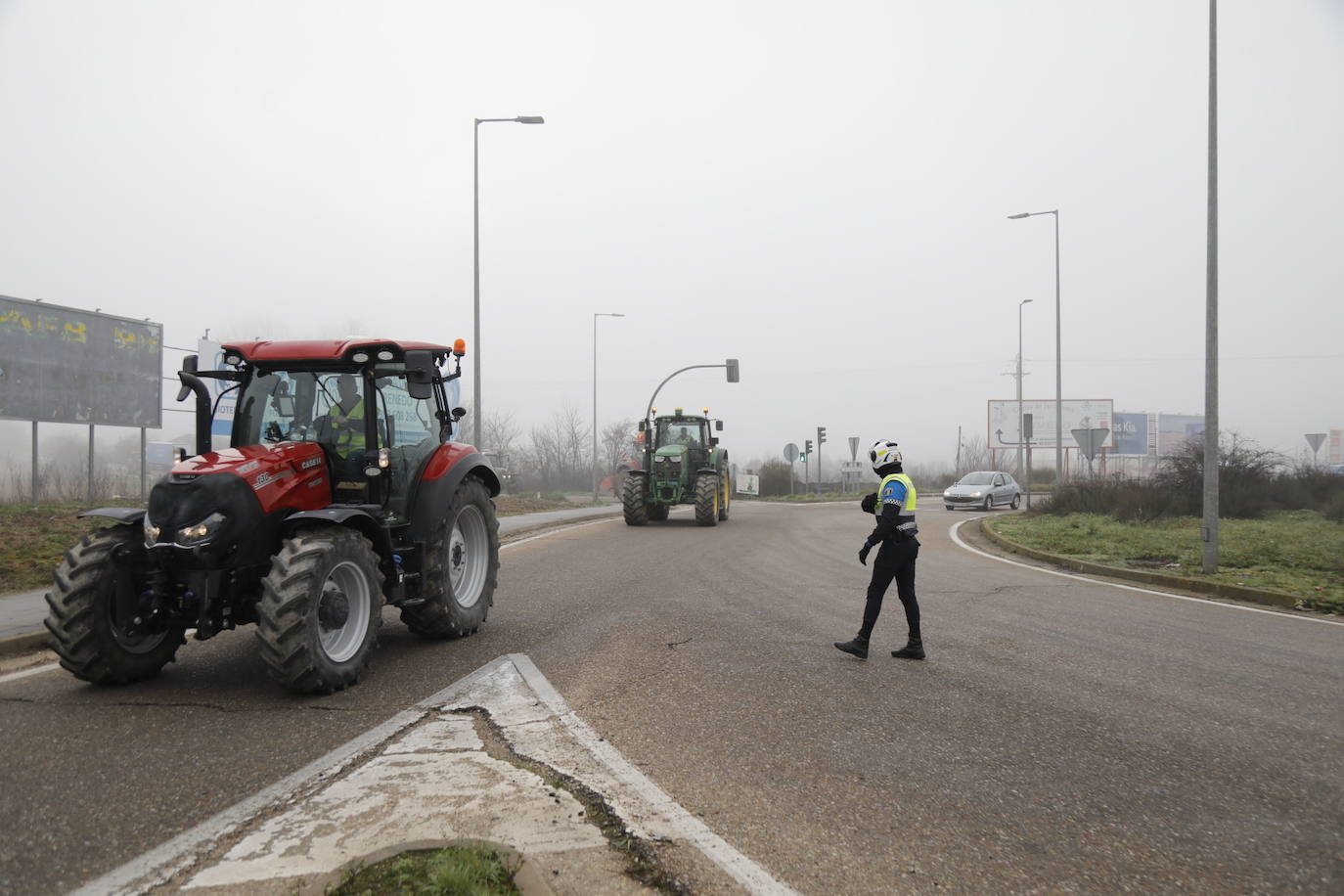 El recorrido de los tractores desde Peñafiel hasta Valladolid