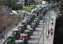 Puente del Milenio cortado en ambos sentido por los tractores.
