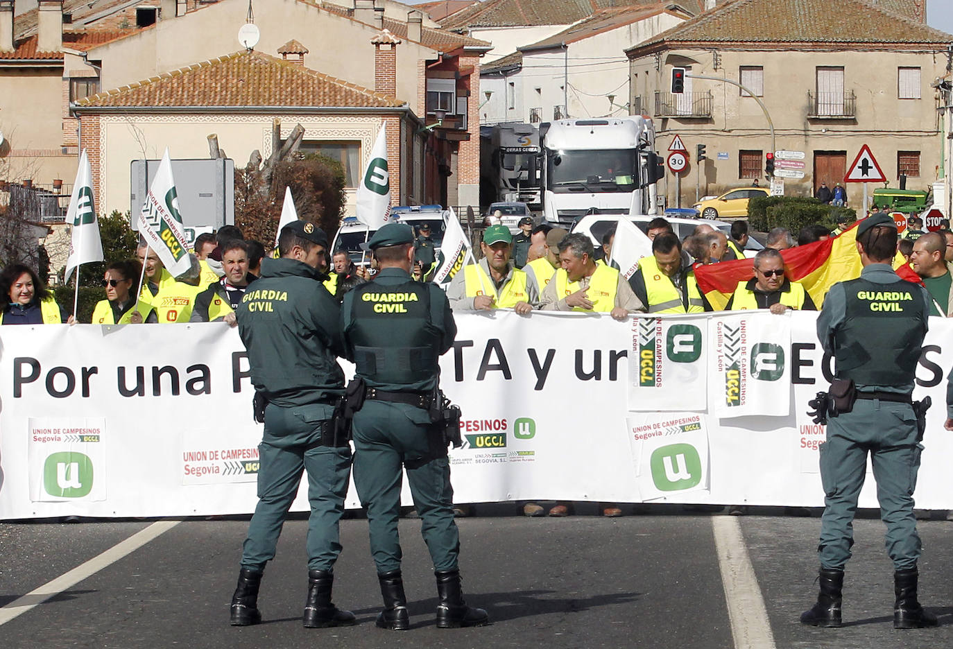 La protesta de agricultores en Santa María, en imágenes