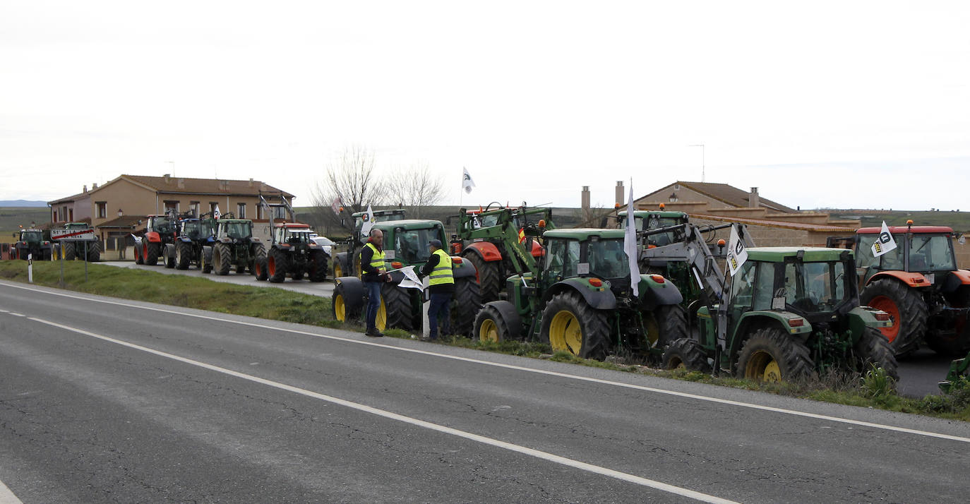 La protesta de agricultores en Santa María, en imágenes