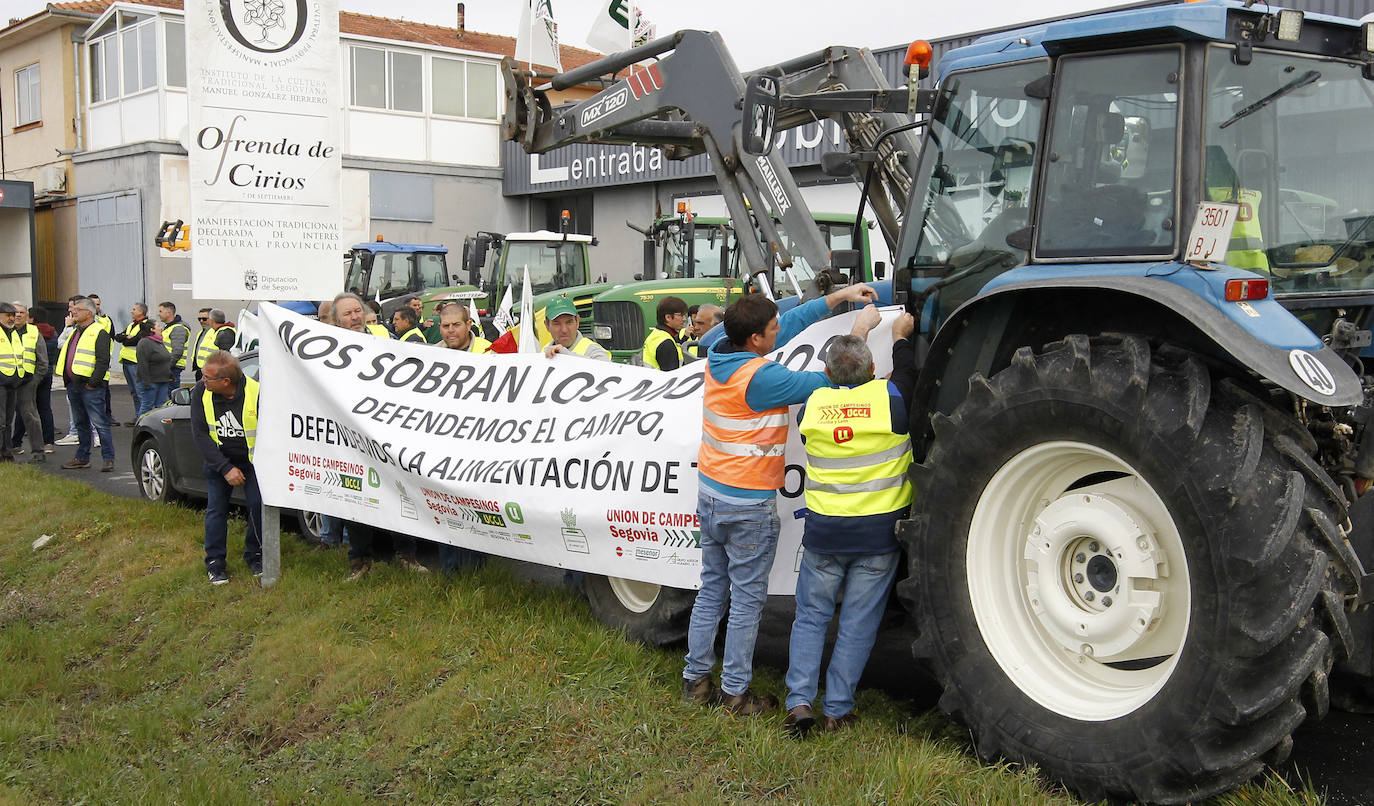 La protesta de agricultores en Santa María, en imágenes