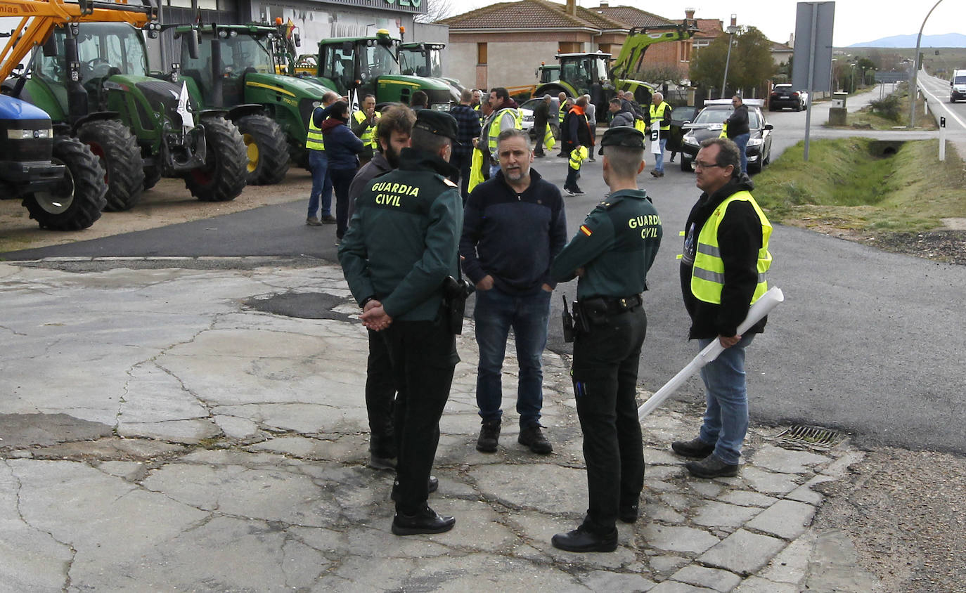 La protesta de agricultores en Santa María, en imágenes