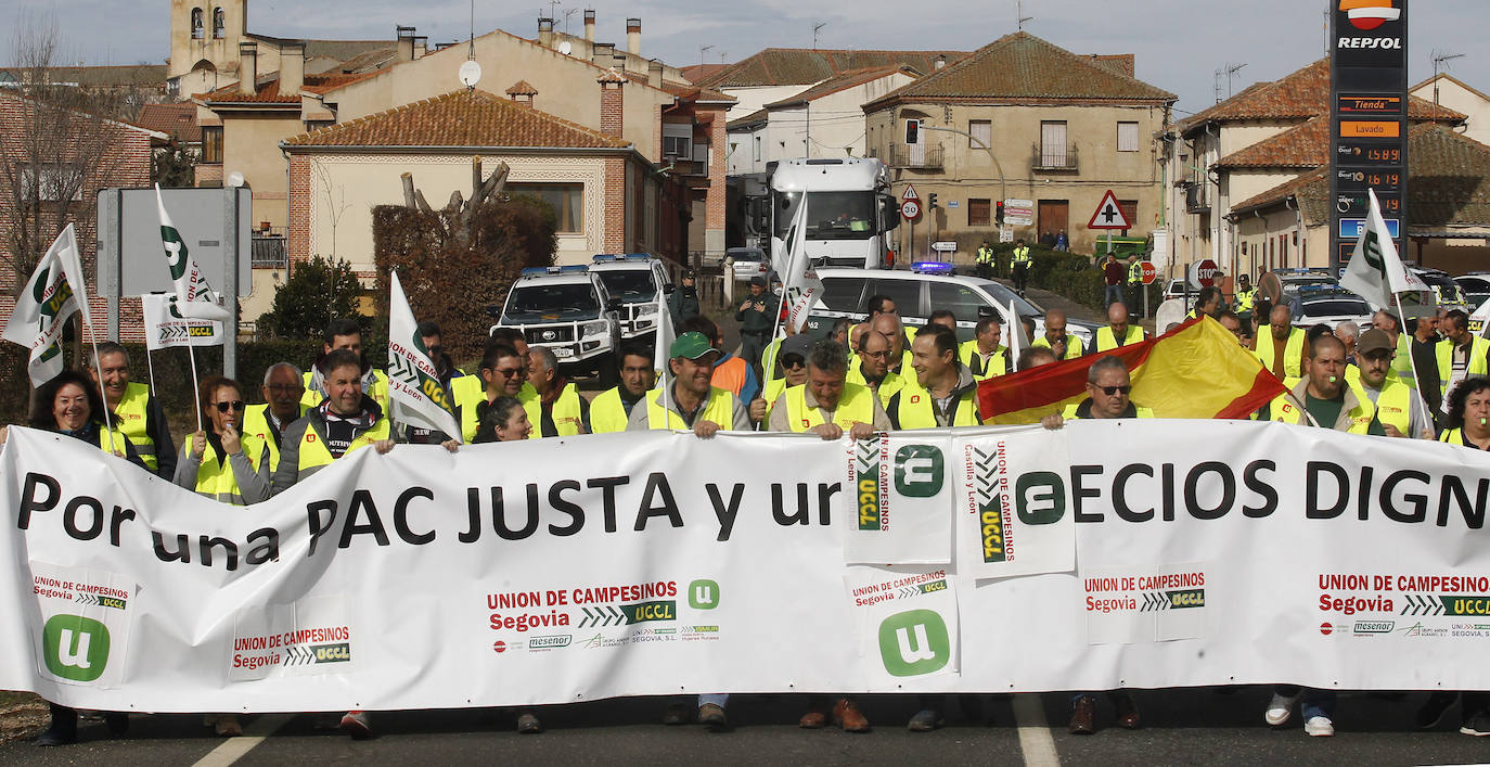 La protesta de agricultores en Santa María, en imágenes