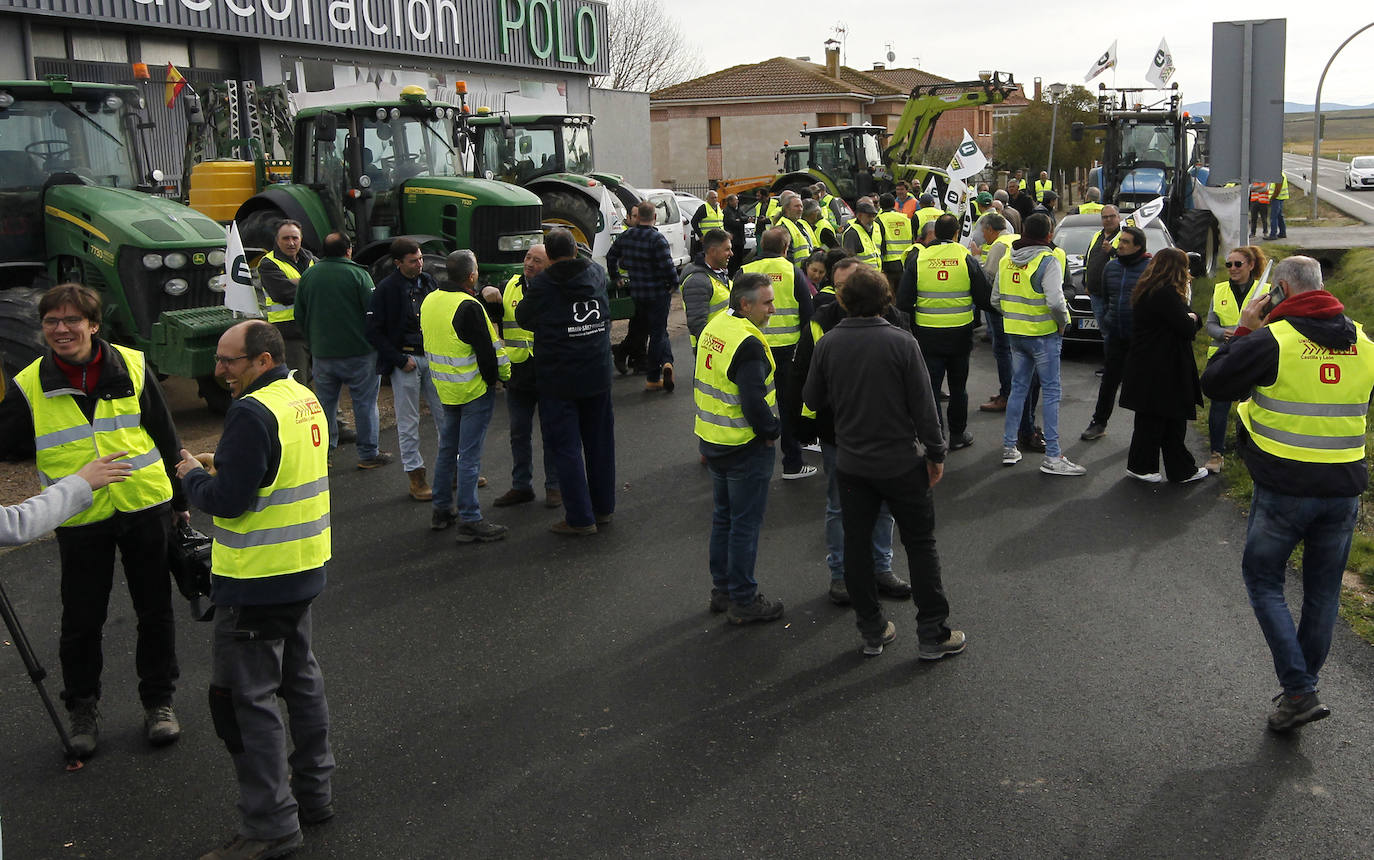La protesta de agricultores en Santa María, en imágenes